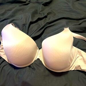 Bali 40D bra, one hook is bent, used.